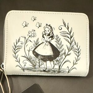 Loungefly NWT Alice in Wonderland black & white zip round wallet